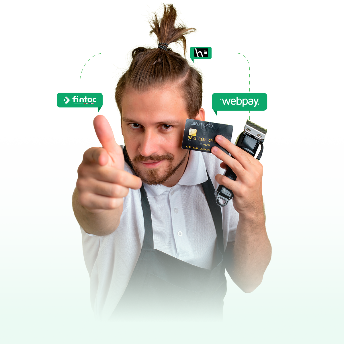 Hombre joven, barbero emprendedor sonriendo y apuntando hacia el frente. Sostiene una tarjeta y una rasuradora en su mano izquierda. En la imagen se sobreimprime el logo de Webpay, Fintoc y tarjetas Hites.